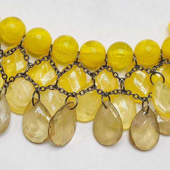 Vintage Yellow Cream Acrylic Teardrop Beaded Necklace With Metal Chain - Picture 5 of 6